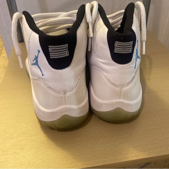 Air Jordan Retro 11s ‘Legend Blue’ - Picture 3 of 3